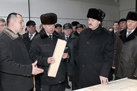 Лукашенко требует в сжатые сроки завершить реконструкцию ОАО "Могилевдрев" Лукашенко требует в сжатые сроки завершить реконструкцию ОАО "Могилевдрев"