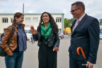 Американская рэп-исполнительница Фукушима выступила в Дрибине, примерила лапти и попробовала местного самогона